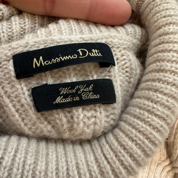 Massimo Dutti Turtlenecks Sweater. - Picture 2 of 5